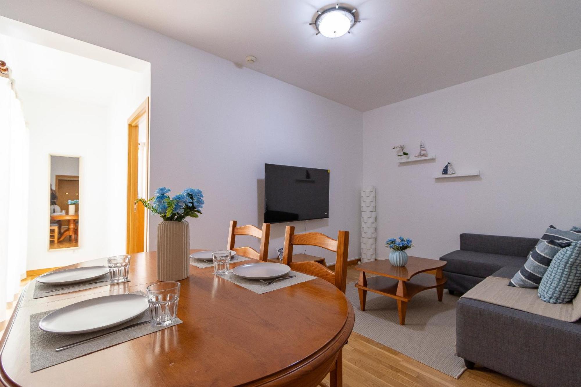 Blue Sea In Marina Apartment